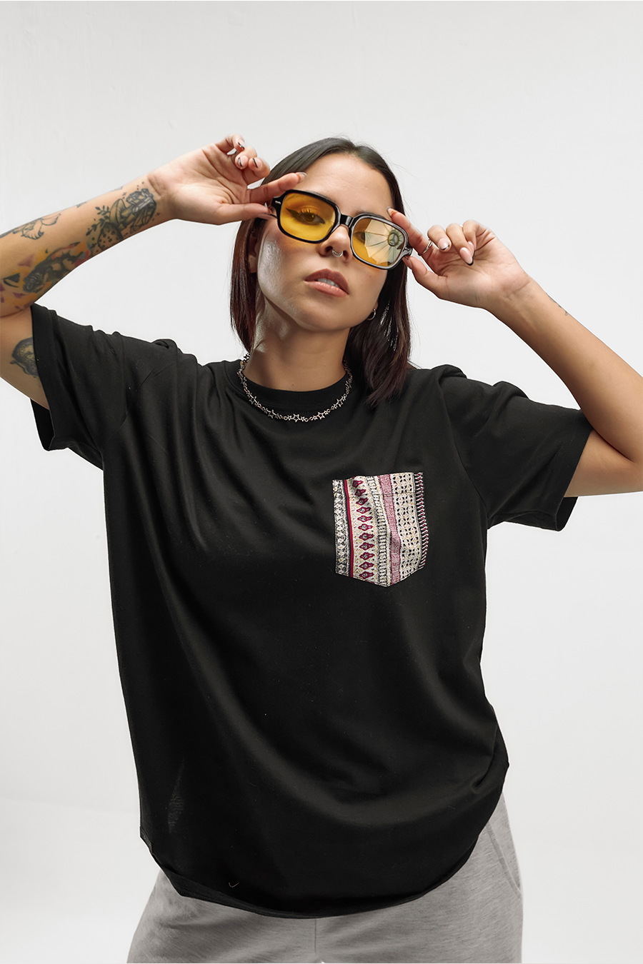 Tribal Pocket Tee - Negro