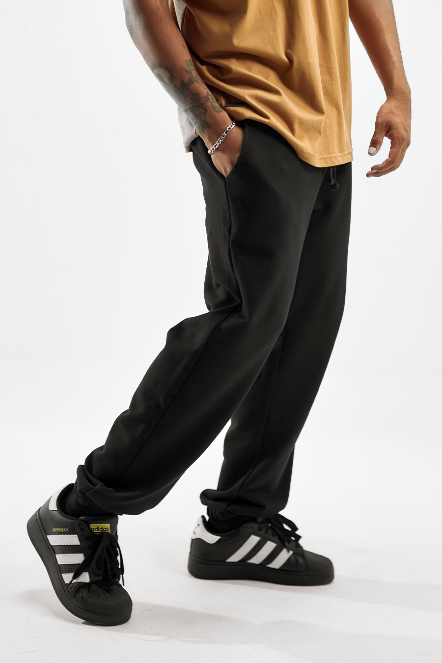 Essential Jogger – Negro