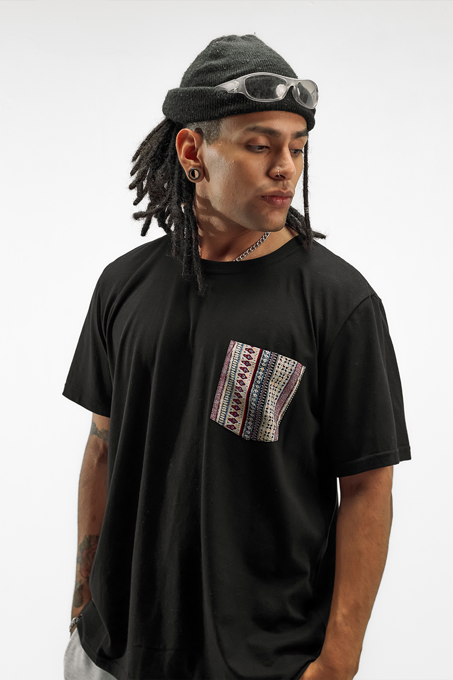 Tribal Pocket Tee - Negro