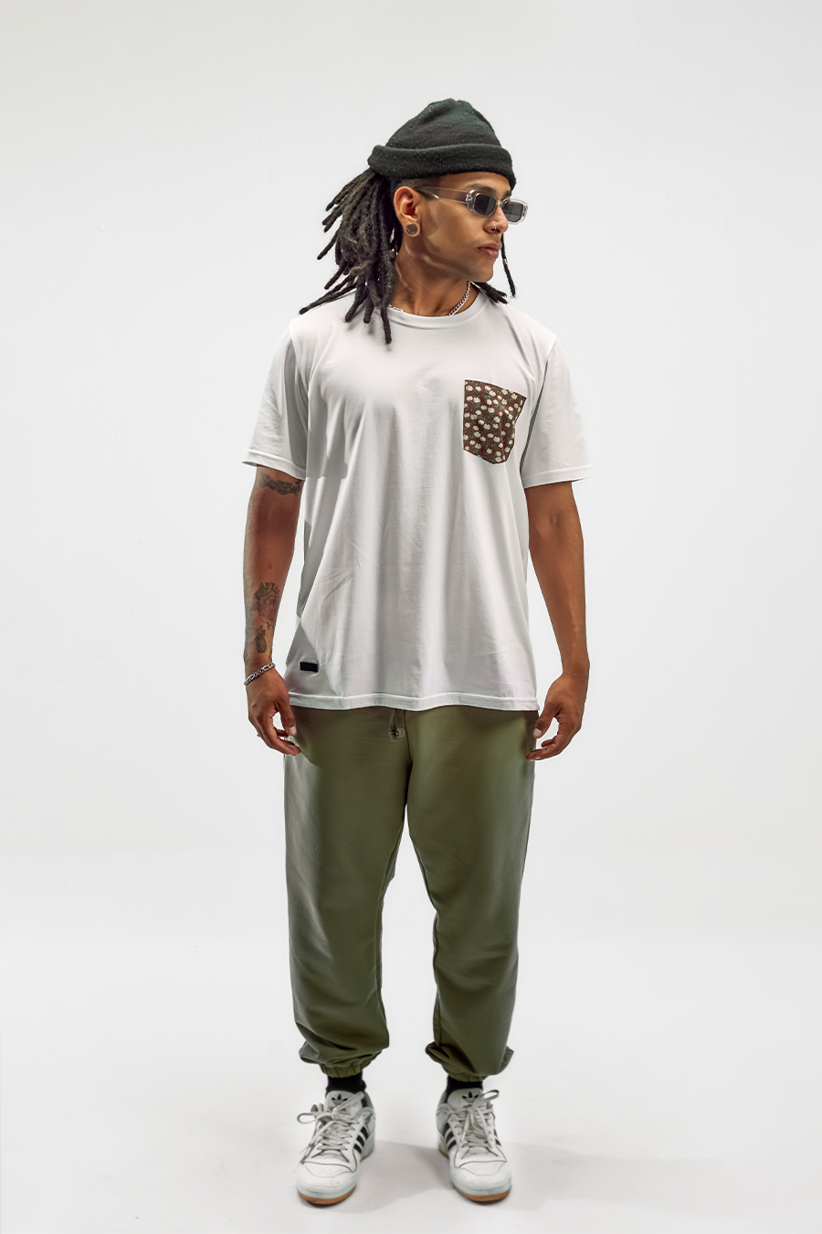 Flowers Pocket Tee – Blanco (Brown Pocket)