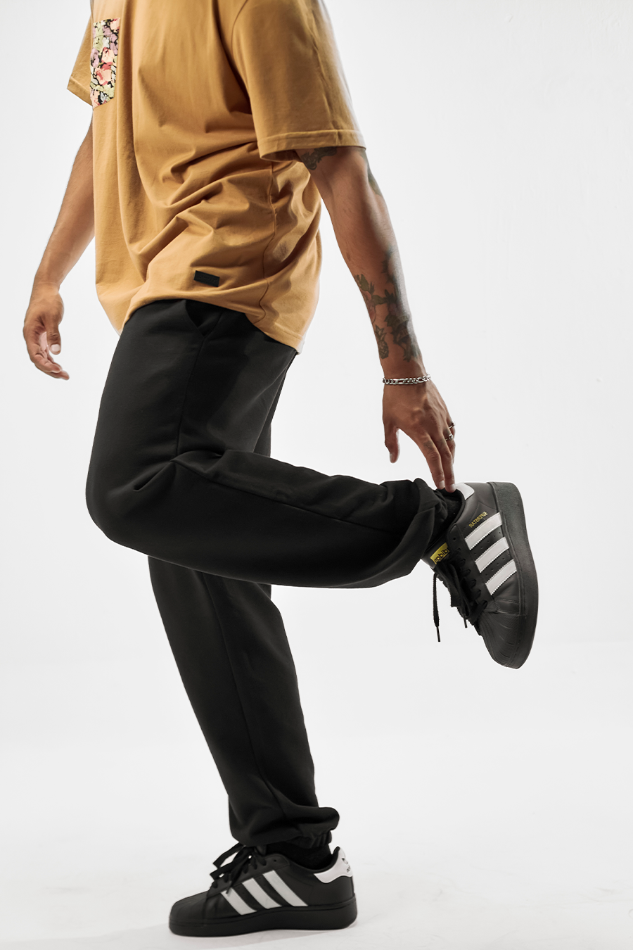 Essential Jogger – Negro