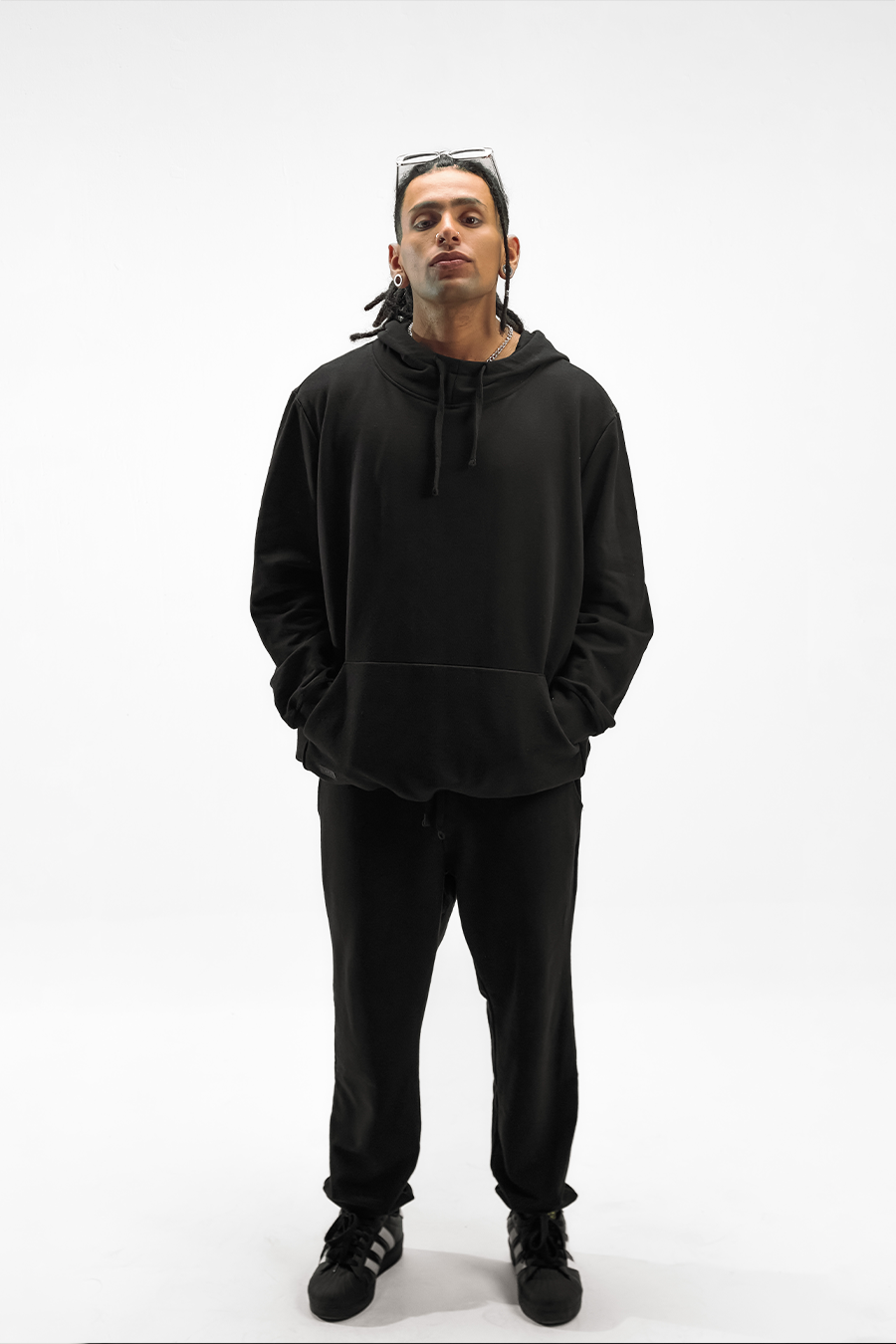 Essential Hoodie – Negro