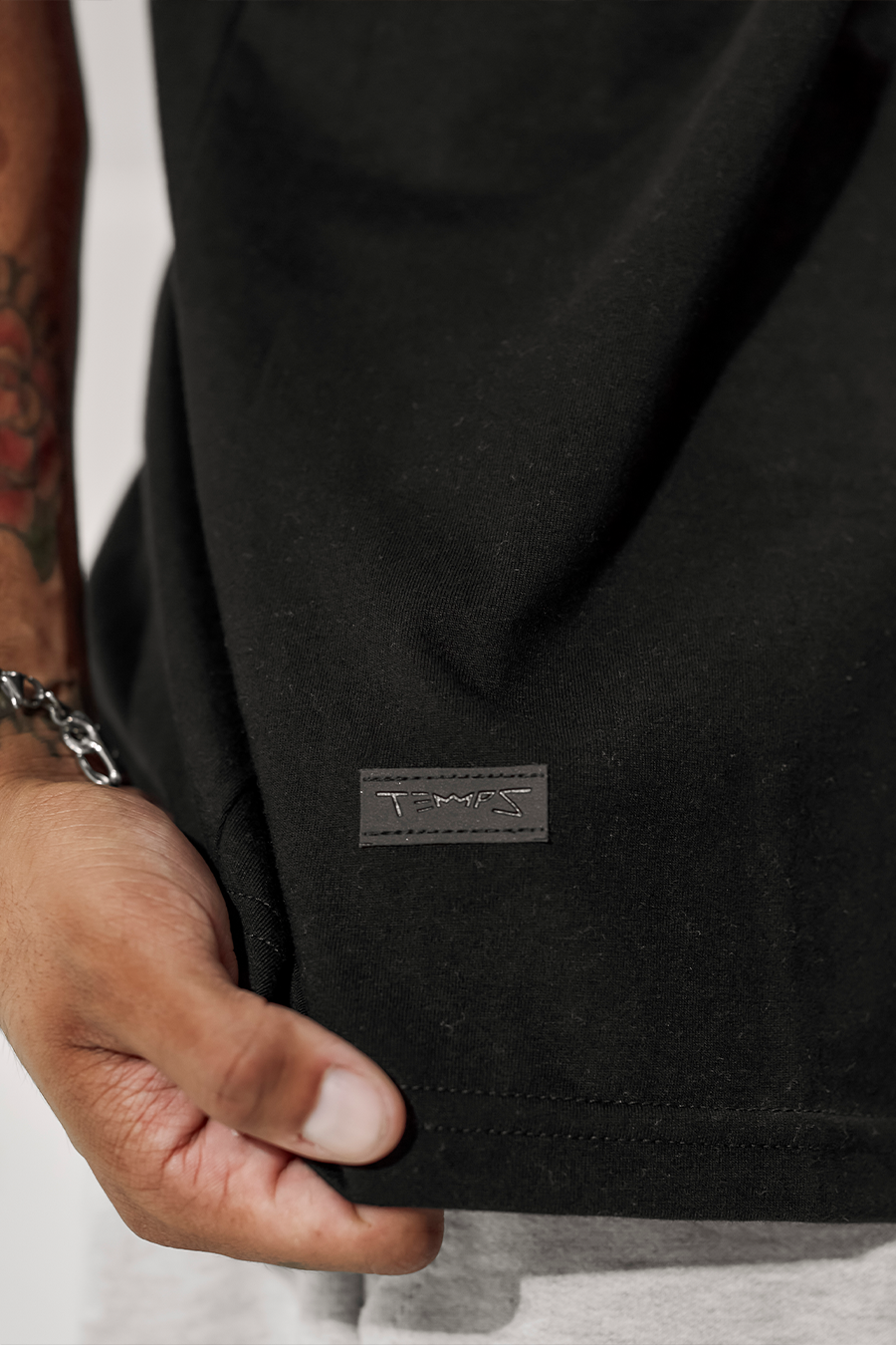 Tribal Pocket Tee - Negro
