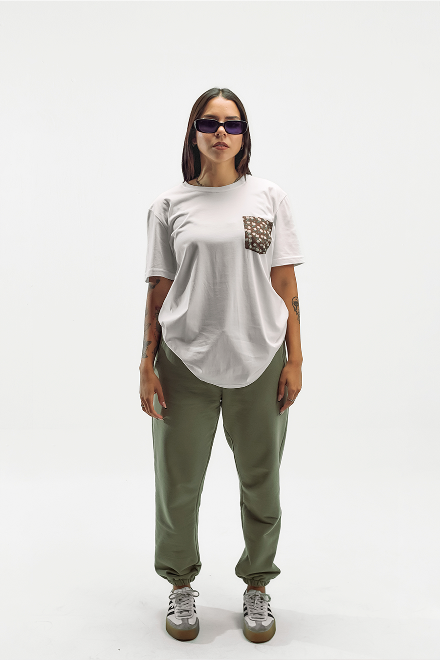 Flowers Pocket Tee – Blanco (Brown Pocket)